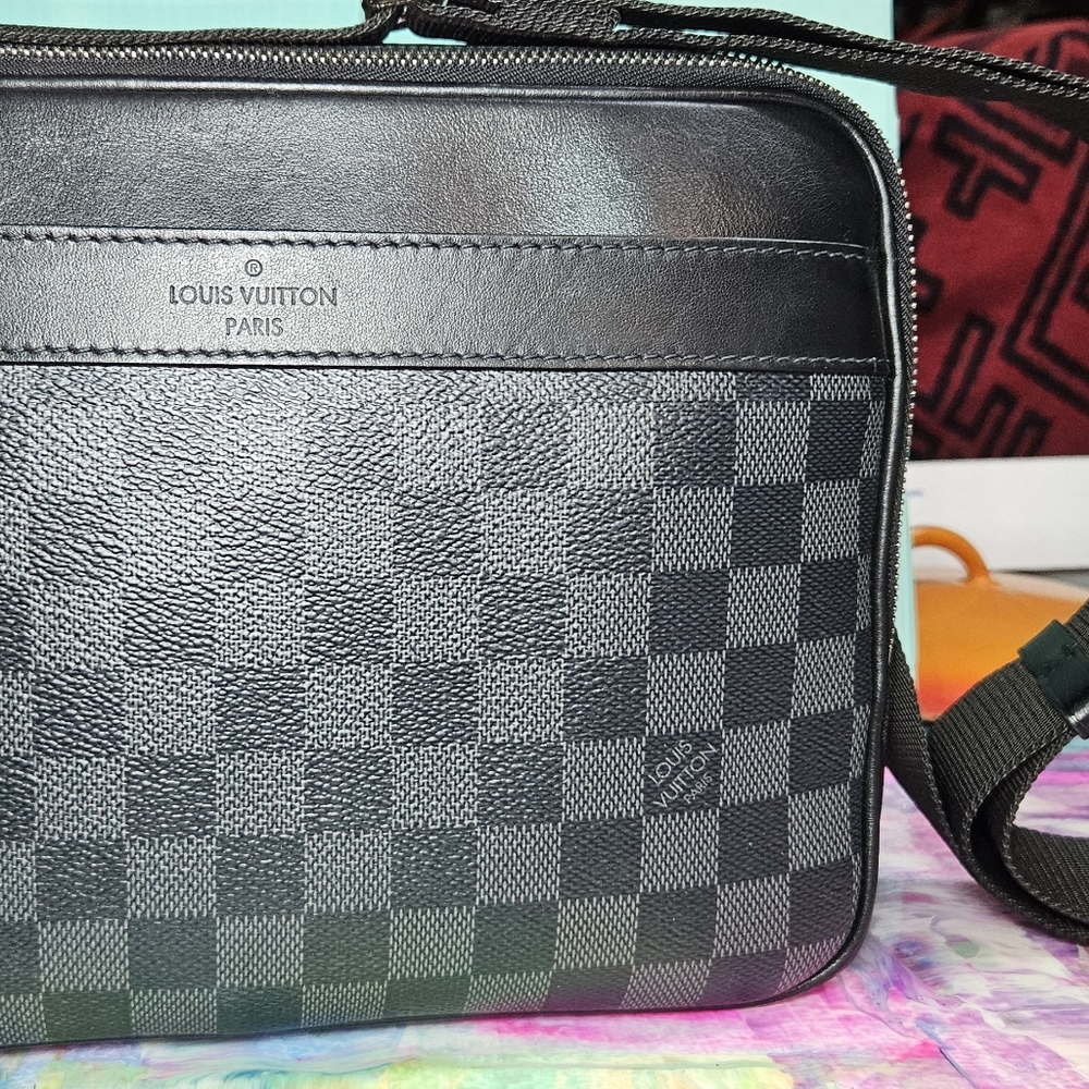 Louis Vuitton Damier Graphite Trocadero Messenger Bag - Picture 6 of 16